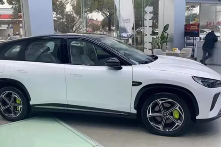 Trước đó, việc ra mắt thị trường Neta L đã được lên kế hoạch vào tháng 3 năm nay, nhưng đến nay, hãng đã thông báo rằng chiếc crossover này sẽ bắt đầu giao hàng vào tháng Tư. Việc ra mắt bị hoãn lại, 1 phần đến từ việc hãng xe này vẫn đang thảo luận về cấu hình sản phẩm.