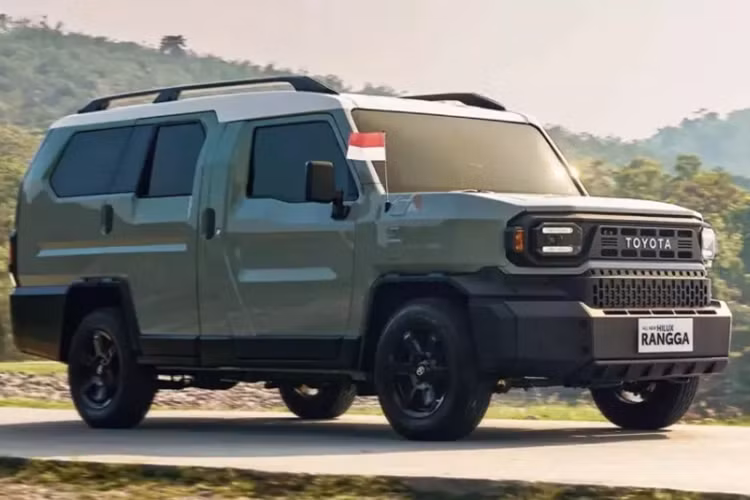 Phía sau xe có một cửa hậu lớn đi cùng dòng chữ Rangga. Trên nóc xe được trang bị thanh ray, giúp việc vận chuyển hay chở đồ đạc được thuận lợi hơn. Về nội thất, bên trong khoang cabin của SUV Rangga được bổ sung hai hàng ghế ở phía sau theo cấu hình 2+3+2.