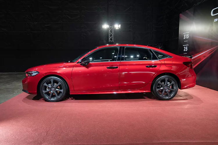 Bên cạnh đó là 4 chế độ lái, bao gồm Econ, Normal, Sport và Individual.