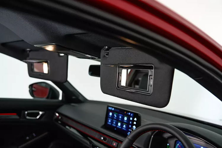 Hai mô-tơ điện này đóng góp 184 mã lực cho xe. Honda Civic phiên bản hybrid có công suất tổng cộng 184 mã lực và mô-men xoắn cực đại 315 Nm.