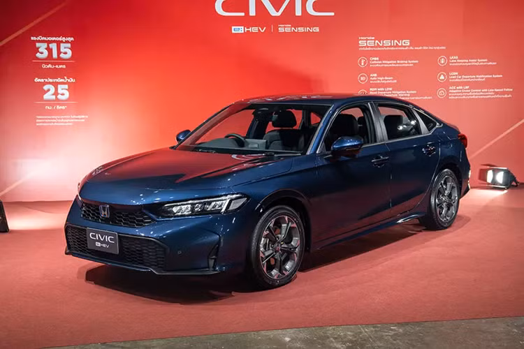 Hiện giá xe Honda Civic 2025 ở thị trường Thái Lan vẫn chưa được công bố. Chỉ biết rằng, xe sẽ có giá dao động trong khoảng từ 1,03 - 1,24 triệu Baht (khoảng 729 - 878 triệu đồng).