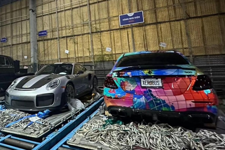 Ngoài ra, Koenigsegg Regera của 1 đại gia Mỹ, Pagani Huayra BC của dân chơi Hàn Quốc hay Porsche Carrera GT của đại gia Thái Lan, sẽ là những nhân tố thú vị. Có tin cho rằng, ban tổ chức sẽ di chuyển trên 1 chiếc siêu xe triệu đô Koenigsegg Jesko.