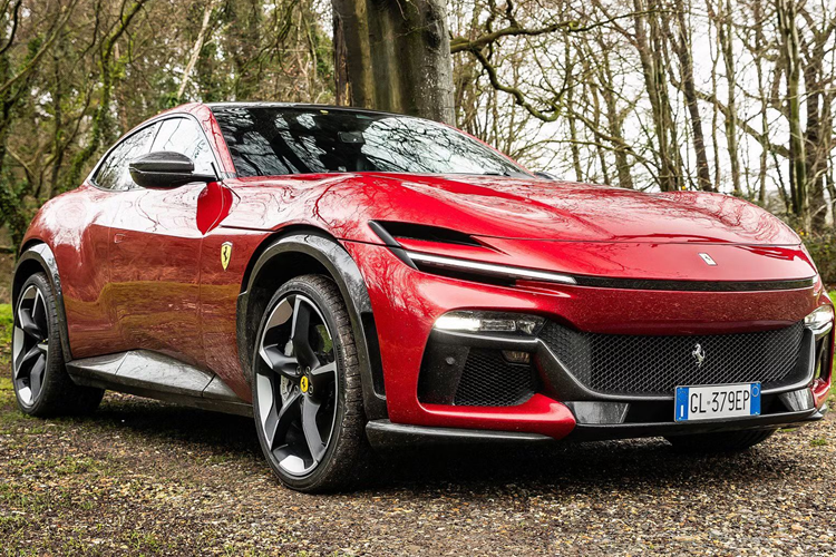 Rõ ràng là mẫu xe Ferrari Purosangue thực sự rất tuyệt, nhưng việc phải trả gần 700.000 USD cho một chiếc SUV thì thật vô lý. Mức giá đó đặc biệt điên rồ khi bạn cân nhắc đến một chiếc Lamborghini Urus 2025 mới có giá khởi điểm chỉ hơn 240.000 USD.