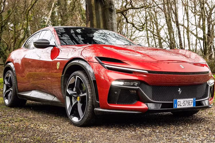Rõ ràng là mẫu xe Ferrari Purosangue thực sự rất tuyệt, nhưng việc phải trả gần 700.000 USD cho một chiếc SUV thì thật vô lý. Mức giá đó đặc biệt điên rồ khi bạn cân nhắc đến một chiếc Lamborghini Urus 2025 mới có giá khởi điểm chỉ hơn 240.000 USD.
