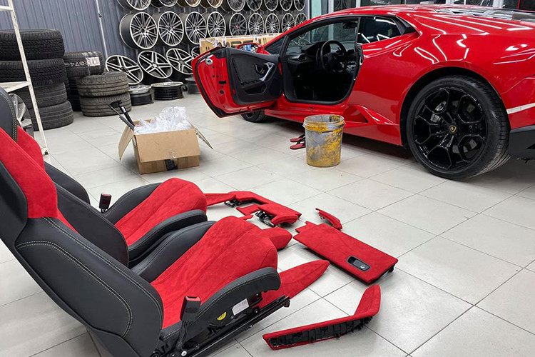 Siêu xe Lamborghini Huracan LP610-4 sử dụng khối động cơ V10, dung tích 5.2 lít, sản sinh công suất tối đa 601 mã lực và mô-men xoắn cực đại đạt 560 Nm nhưng nay đã được thông nòng công suất lên 618 mã lực và mô-men xoắn cực đại đạt 575,5 Nm.