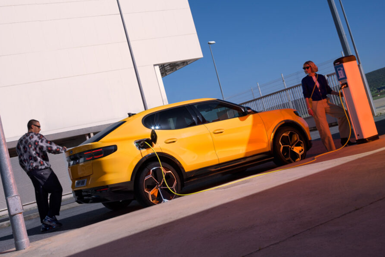 Ford không có kế hoạch xuất khẩu Capri sang Bắc Mỹ từ nhà máy ở Cologne, Đức. Hiện tại, thương hiệu vẫn chưa công bố mức giá xe Ford Capri 2025.