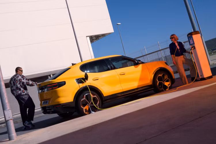 Ford không có kế hoạch xuất khẩu Capri sang Bắc Mỹ từ nhà máy ở Cologne, Đức. Hiện tại, thương hiệu vẫn chưa công bố mức giá xe Ford Capri 2025.