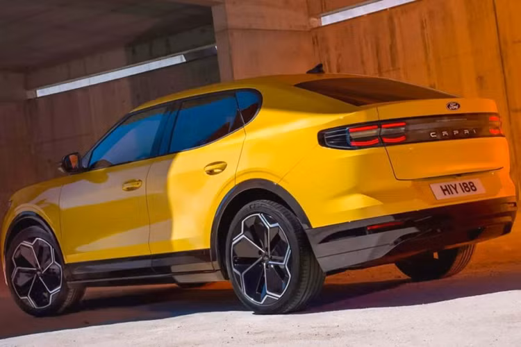 Phiên bản Premium bổ sung thêm hệ thống âm thanh B&amp;O 10 loa với loa siêu trầm, hệ thống đèn nội thất xung quanh, đèn LED Matrix và cửa cốp rảnh tay phía sau.