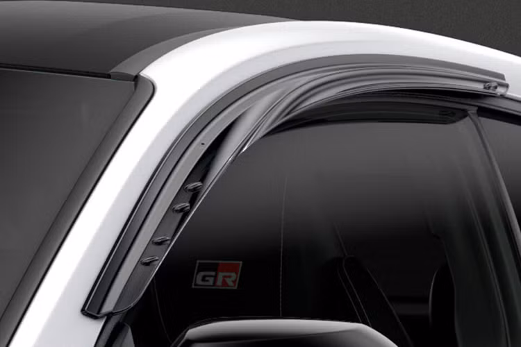 Mẫu xe mới này đã được công bố vào đầu năm nay và xe sẽ được trang bị khối động cơ ba xi-lanh tăng áp dung tích 1.6 lít đã được nâng cấp với công suất tăng thêm 32 mã lực, từ đây đưa tổng công suất lên 332 mã lực tại 6.500 vòng/phút và mô-men xoắn cực đại 370 Nm.