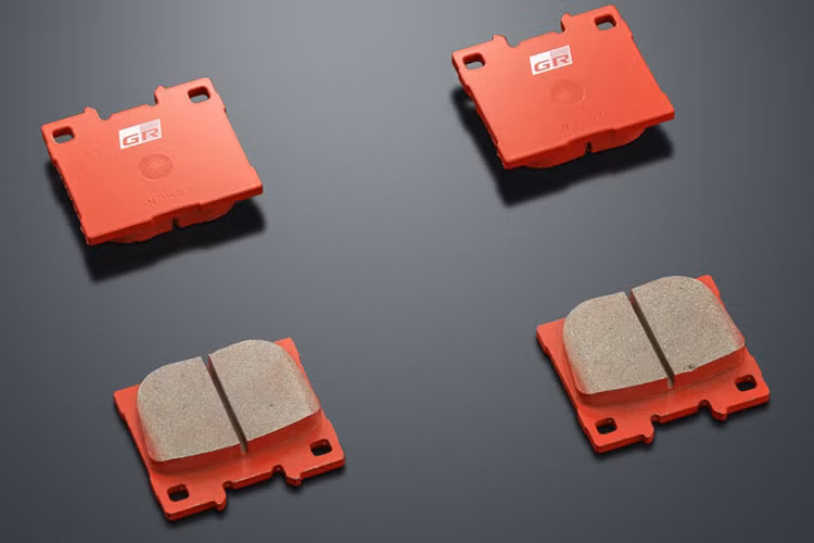 Thương hiệu công bố giá xe Toyota GR Yaris 2024 tại Nhật cho bản sàn 6 cấp bắt đầu ở mức 4,48 triệu Yên (Khoảng 29.500 Đô) và cao nhất là 4,98 triệu Yên (Khoảng 32.800 Đô), ngoài ra phiên bản được trang bị hộp số tự động 8 cấp có giá từ 4,83 triệu Yên (Khoảng 31.900 Đô).