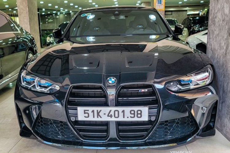 Theo đó, chiếc BMW M3 G80 đời 2022 này được nhập khẩu về nước thông qua một đại lý kinh doanh xe sang có tiếng tại TP. HCM. Vốn đã là dòng xe kén người chơi tại Việt Nam, chiếc BMW M3 thế hệ mới đầu tiên về nước chỉ dành cho những tay đam mê lái xe thực sự vì là bản thường số sàn.