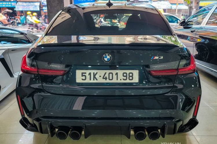 Hiện mức giá xe BMW M3 G80 số sàn này vẫn là một ẩn số. Tại thị trường nước ngoài, BMW M3 2022 có giá khởi điểm từ 70.000 USD (tương đương khoảng 1,7 tỷ đồng), đây là đối thủ cạnh tranh trực tiếp với Porsche 911, Mercedes-AMG C63, Audi RS4...
