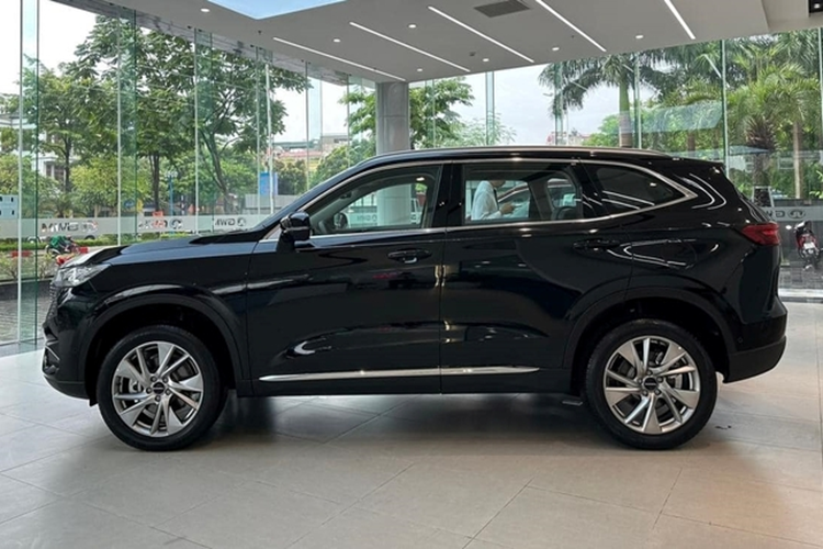 Tuy nhiên trước làn sóng ưu đãi 50% lệ phí trước bạ dành cho xe lắp ráp trong nước, các đại lý Haval tiếp tục giảm thêm 20 triệu đồng trong tháng 10/2024 này, đẩy giá bán Haval H6 giảm còn 820 triệu đồng.