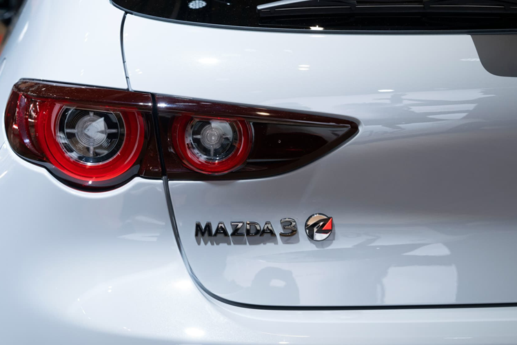 Họ chỉ chia sẻ rằng đó sẽ là một mã động cơ hoàn toàn mới, không liên quan đến các động cơ dung tích 2.5L mã PY đang có trên những mẫu xe Mazda3 phổ thông hiện nay.