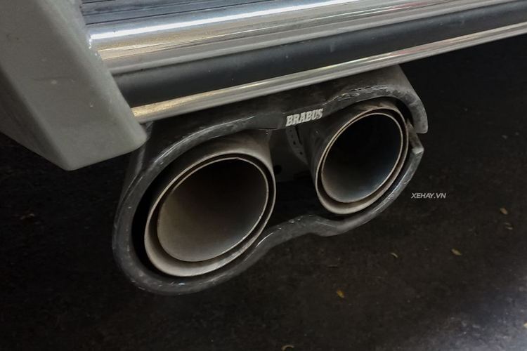 Bộ mâm Brabus Monoblock Z 24 inch cũng là món đồ "hàng thửa" mà hãng độ Đức dành tặng AMG G63, đi kèm là đĩa phanh Brabus Aero Discs làm bằng carbon và lốp đường phố hiệu suất cao kích thước cực lớn.