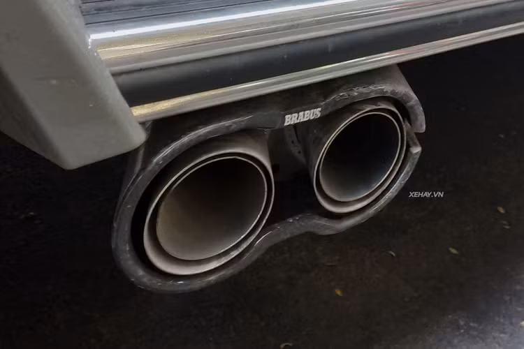 Bộ mâm Brabus Monoblock Z 24 inch cũng là món đồ "hàng thửa" mà hãng độ Đức dành tặng AMG G63, đi kèm là đĩa phanh Brabus Aero Discs làm bằng carbon và lốp đường phố hiệu suất cao kích thước cực lớn.