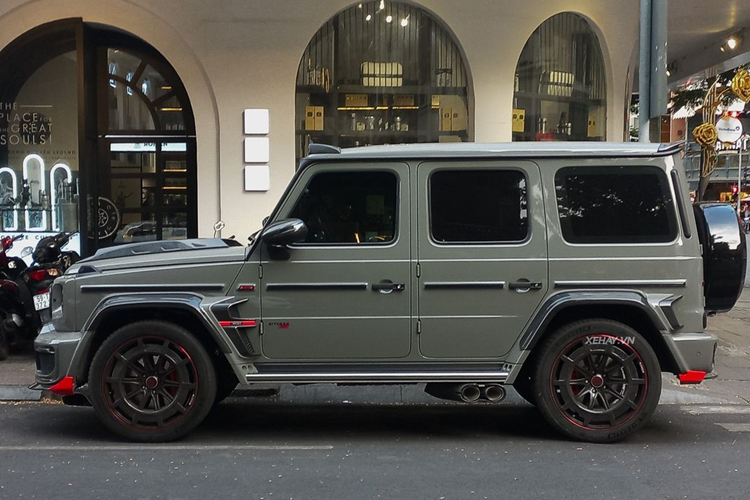 Thiết kế cản trước cũng phần nào giúp giảm lực nâng ở phía trục trước khi xe vận hành ở tốc độ cao. Ngoài ra, lưới tản nhiệt Panamericana nguyên bản cũng đã được Brabus thay thế thành lưới tản nhiệt với các nan lưới bằng carbon mới và được tích hợp đèn ở hai đầu.