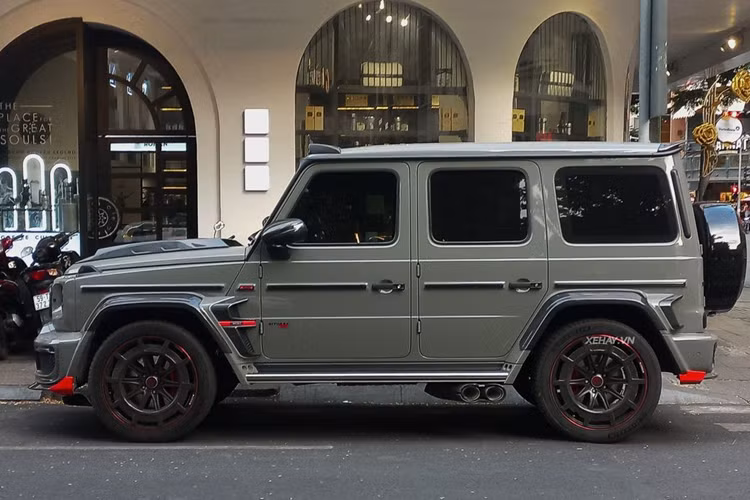 Thiết kế cản trước cũng phần nào giúp giảm lực nâng ở phía trục trước khi xe vận hành ở tốc độ cao. Ngoài ra, lưới tản nhiệt Panamericana nguyên bản cũng đã được Brabus thay thế thành lưới tản nhiệt với các nan lưới bằng carbon mới và được tích hợp đèn ở hai đầu.