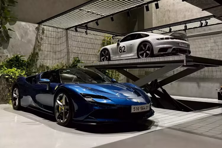 Cách đây 1 tháng, khi hành trình siêu xe Gumball 3000 cho biết sẽ tổ chức lễ kỷ niệm 25 năm thành lập bằng hành trình chạy xe qua 4 nước Asean với điểm xuất phát là TP HCM, Việt Nam đã khiến giới mê xe trong nước, cũng như các đại gia đứng ngồi không yên.