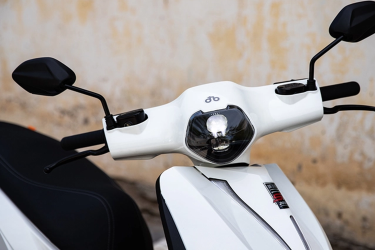 Dù ở phiên bản nào, Dat Bike Quantum S-series đều sở hữu hệ thống hỗ trợ khởi hành ngang dốc Hill Assist lần đầu tiên có trên xe điện hai bánh ở Việt Nam. Tính tăng được kích hoạt đơn giản chỉ bằng thao tác phanh giữa dốc.