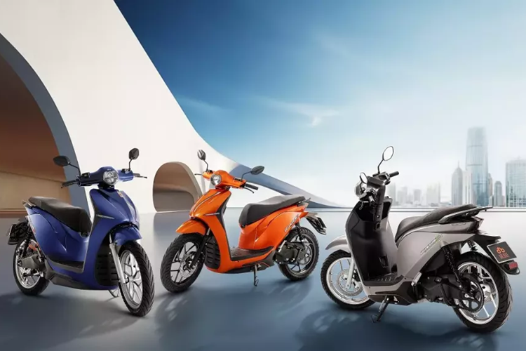 Dat Bike đã chính thức vén màn 3 mẫu xe máy điện Datbike Quantum S-series với khách hàng trong nước. 3 mẫu xe máy điện này gồm có Dat Bike Quantum S1, Quantum S2 và Quantum S3. Trong 3 mẫu xe trên, Quantum S1 là phiên bản thể thao và cao cấp nhất.