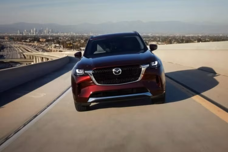 Chưa hết, phiên bản này còn được trang bị hệ thống Mazda Intelligent Drive Select và có sức kéo lên đến 2.268 kg đối với biến thể động cơ xăng.