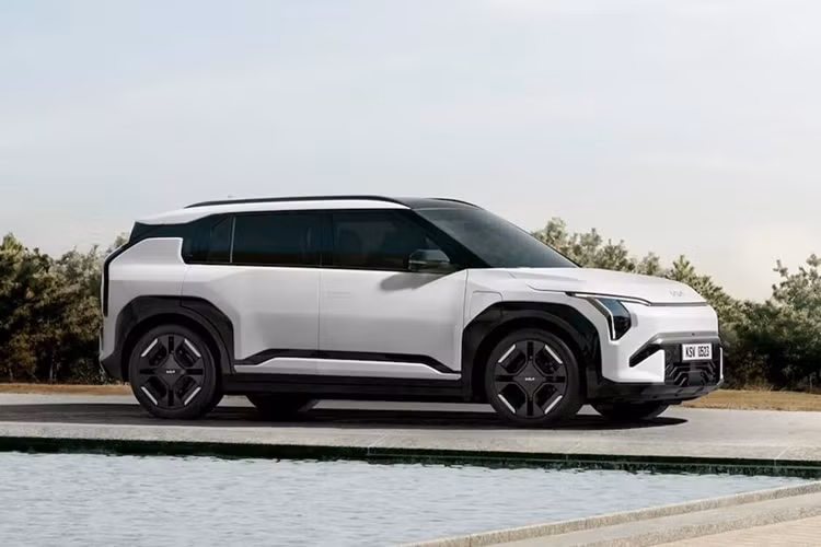 Cung cấp sức mạnh cho xe là một mô-tơ điện duy nhất có công suất 201 mã lực, mô-men xoắn 283 Nm cho thời gian tăng tốc từ 0-100 km/h là 7,5 giây và tốc độ tối đa là 170 km/h.