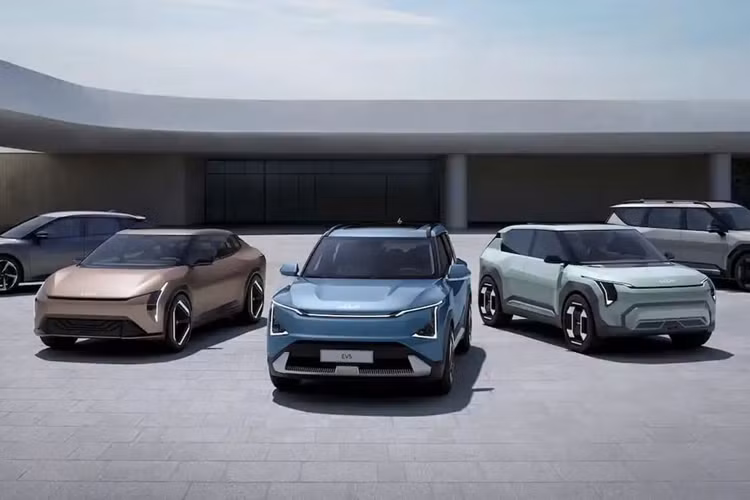 Cột mốc này là minh chứng cho khả năng hiểu và đáp ứng nhu cầu ngày càng thay đổi của khách hàng của KIA. Khi KIA tiếp tục đổi mới và mở rộng danh mục xe điện của mình, thành công của EV3 đóng vai trò là kim chỉ nam về tầm nhìn chiến lược và sự nhạy bén của công ty trên thị trường.