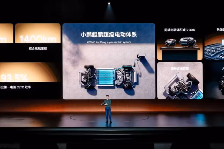 Điểm đặc biệt của Kunpeng là hệ thống được tối ưu hóa để điều chỉnh linh hoạt theo điều kiện đường xá, giảm tối đa độ ồn và đảm bảo trải nghiệm vận hành êm ái cho người lái. Theo ông He, hệ thống này chỉ làm tăng độ ồn thêm 1 decibel, mức tăng mà hầu như người lái không thể cảm nhận được.