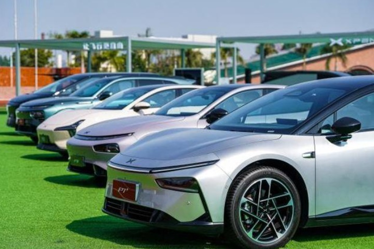 Hệ thống EREV Kunpeng của Xpeng sẽ cho phép xe vận hành hoàn toàn bằng điện trong phạm vi 430 km và kết hợp với động cơ đốt trong để mở rộng phạm vi lên đến 1.400 km.