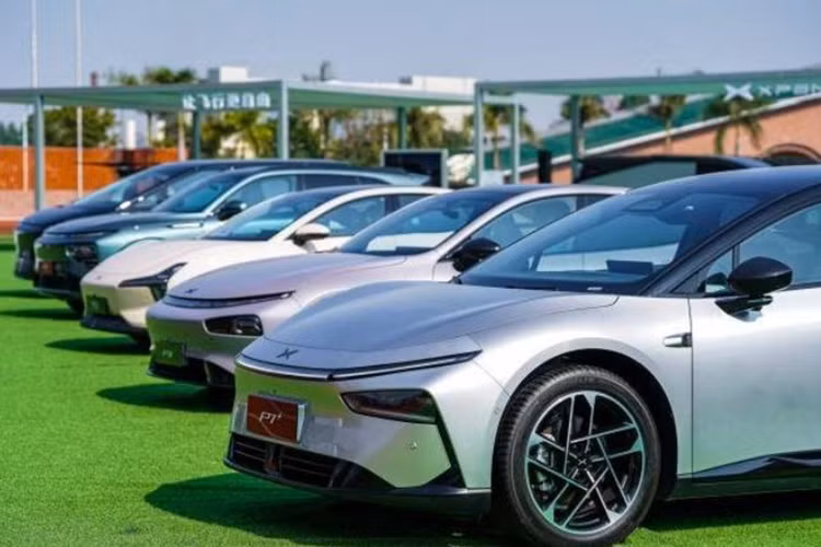 Hệ thống EREV Kunpeng của Xpeng sẽ cho phép xe vận hành hoàn toàn bằng điện trong phạm vi 430 km và kết hợp với động cơ đốt trong để mở rộng phạm vi lên đến 1.400 km.