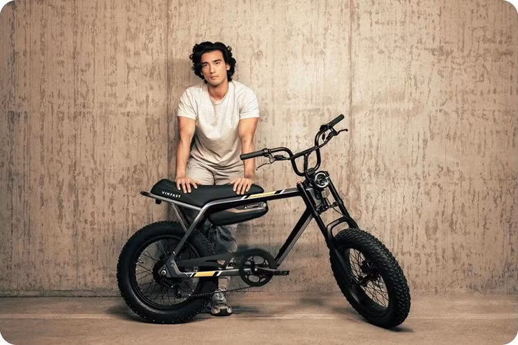 Vinfast VFDrgnFly 2024 chạy điện có ngoại hình ấn tượng và những tính năng công nghệ tiên tiến, khẳng định mạnh mẽ cam kết của VinFast về việc mang những giải pháp di chuyển thú vị và thông minh đến với người tiêu dùng Mỹ.