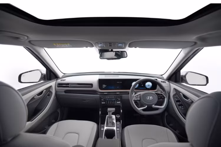 Chưa hết, xe sẽ còn được trang bị một số tiện ích như: điều hòa tự động hai vùng, hệ thống âm thanh Bose, ghế trước có chức năng thông gió, và ghế lái chỉnh điện.