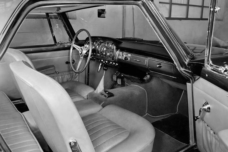 Khung gầm và động cơ của 250 GT Coupé đã trở thành nền tảng của hầu hết các xe sản xuất của Ferrari cho đến giữa những năm 60 bao gồm 250 GT 2+2 (Chiếc Ferrari bốn chỗ đầu tiên được sản xuất với số lượng lớn) và 250 GT Berlinetta Lusso (Chiếc cuối cùng trong dải sản phẩm 250 GT). Thực tế, những chiếc xe này cũng là dòng xe thay thế cho GT Coupé.