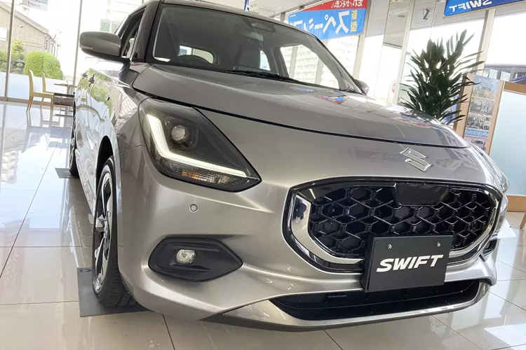 Swift hiện là mẫu xe bán rất chạy của liên doanh Maruti Suzuki tại Ấn Độ với doanh số trung bình khoảng 18.000 xe/tháng. Do đó, không có gì bất ngờ khi liên doanh này nhanh chóng muốn đưa Suzuki Swift 2024 lên dây chuyền sản xuất tại nhà máy Hansalpur ở bang Gujarat, Ấn Độ.