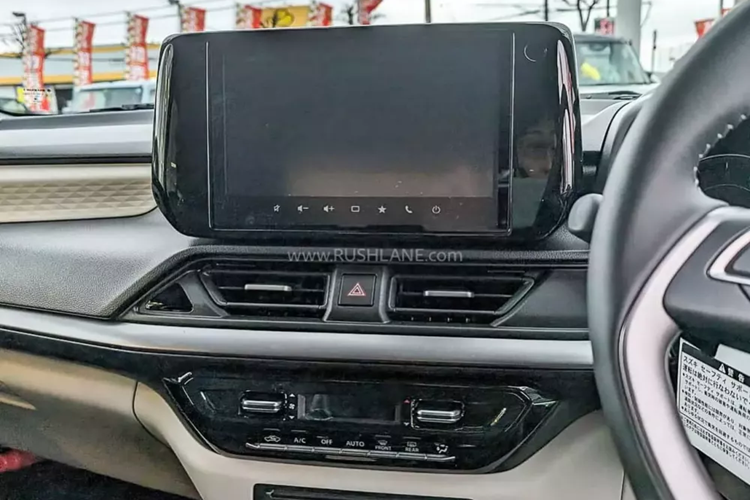 Điểm nhấn của mẫu xe hạng B này có lẽ nằm ở trang bị an toàn. Theo đó, tại thị trường Nhật Bản, xe đã có gói tính năng an toàn chủ động Suzuki Safety Support với hệ thống kiểm soát hành trình thích ứng, hỗ trợ giữ làn đường, cảnh báo điểm mù, cảnh báo phương tiện cắt ngang khi lùi, kiểm soát chân ga khi tiến/lùi và đèn pha tự động thích ứng.