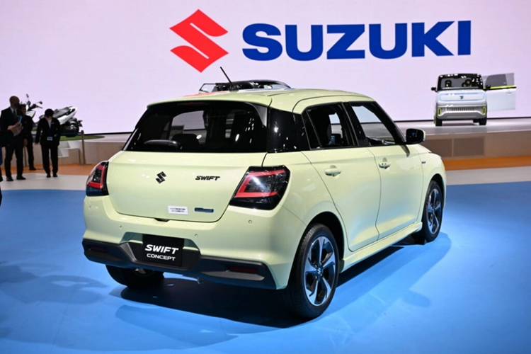 Giá xe Suzuki Swift 2024 ở thị trường Nhật Bản dao động từ 1,727 - 2,332 triệu Yên (khoảng 286 - 387 triệu đồng). Trong tương lai, mẫu xe này có thể cũng được đưa về Việt Nam để phân phối.