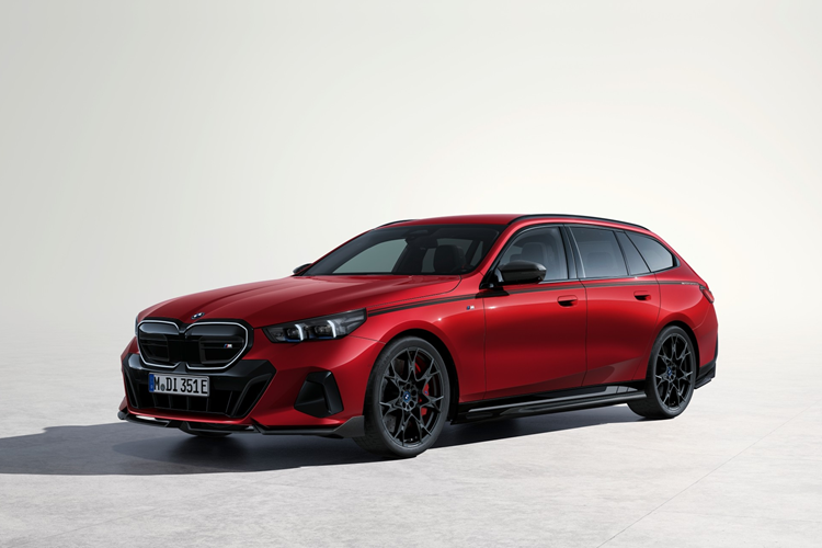 BMW ra mat goi do chinh hang cho 5 Series Touring va i5 Touring