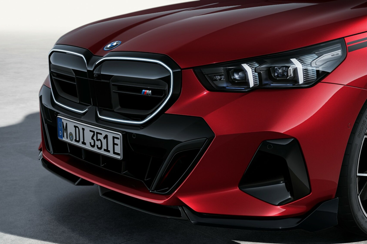 BMW ra mat goi do chinh hang cho 5 Series Touring va i5 Touring-Hinh-2