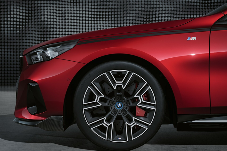 BMW ra mat goi do chinh hang cho 5 Series Touring va i5 Touring-Hinh-7