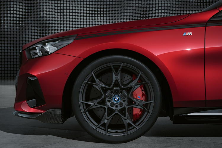 BMW ra mat goi do chinh hang cho 5 Series Touring va i5 Touring-Hinh-12