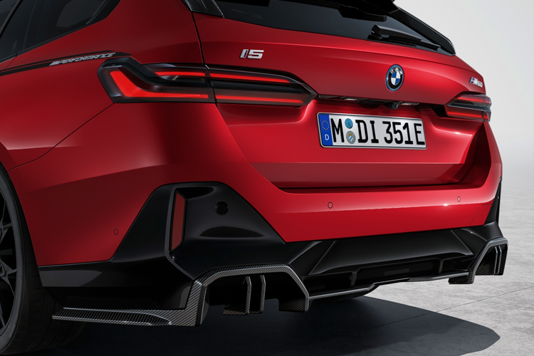 BMW ra mat goi do chinh hang cho 5 Series Touring va i5 Touring-Hinh-3