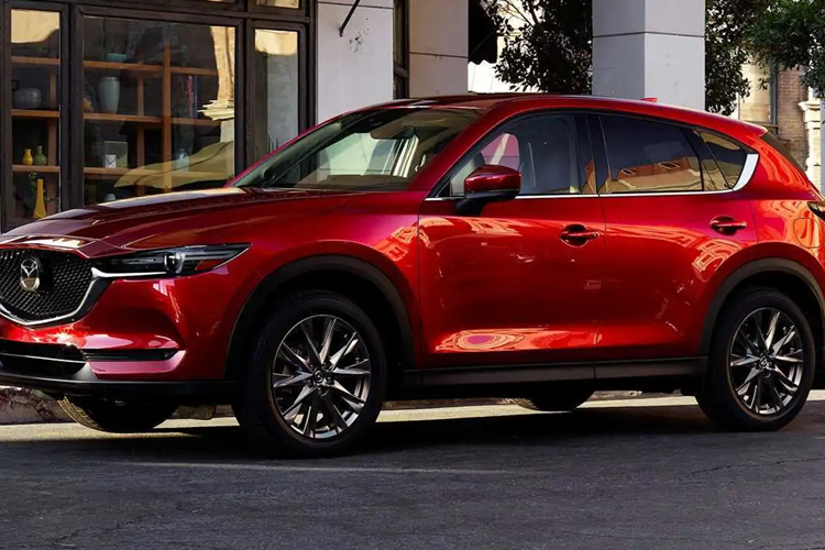 Điều đáng chú ý là Mazda thời gian gần đây đã sử dụng công nghệ hybrid mượn từ Toyota để phát triển một số mẫu xe của mình. Ở Trung Quốc, Mazda CX-50 động cơ hybrid mượn từ Toyota RAV4. Cũng trong báo cáo tài chính kể trên, Mazda cho biết CX-50 hybrid sẽ được ra mắt tại các thị trường khác vào nửa cuối năm 2024.