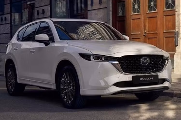 Sau Mazda CX-5 2025 thế hệ mới, hãng xe Nhật Bản sẽ cho ra mắt mẫu xe thuần điện đầu tiên của thương hiệu vào năm 2027. Từ năm 2028 đến 2030, hãng xe Nhật Bản sẽ trình làng toàn bộ dải sản phẩm xe điện ở nhiều phân khúc khác nhau.