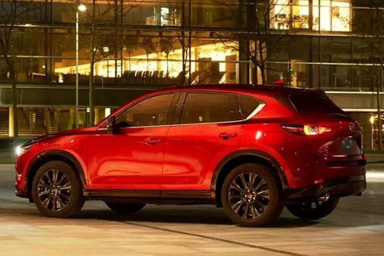 Mặc dù thành công về mặt doanh số, thế nhưng không thể phủ định mẫu xe này đang dần trở nên lỗi thời so với các đối thủ cùng phân khúc, bởi xe đã ra mắt từ năm 2017. Mới đây, Mazda đã xác nhận sẽ sớm ra mắt CX-5 thế hệ mới. Thông tin này được liệt kê trong bộ tài liệu báo cáo kết quả tài chính của công ty trong năm tài chính 2023.