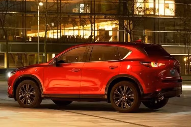 Mặc dù thành công về mặt doanh số, thế nhưng không thể phủ định mẫu xe này đang dần trở nên lỗi thời so với các đối thủ cùng phân khúc, bởi xe đã ra mắt từ năm 2017. Mới đây, Mazda đã xác nhận sẽ sớm ra mắt CX-5 thế hệ mới. Thông tin này được liệt kê trong bộ tài liệu báo cáo kết quả tài chính của công ty trong năm tài chính 2023.