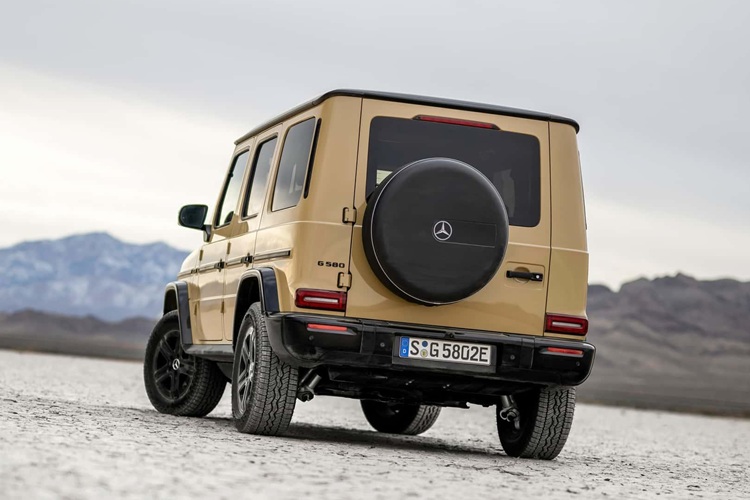 Theo hãng xe Đức, mẫu SUV này có thể duy trì sự cân bằng ở độ dốc 35 độ cùng khả năng lội nước sâu 850 mm, góc tới 32 độ, góc thoát 30,7 độ và góc vượt đỉnh dốc 20,3 độ.