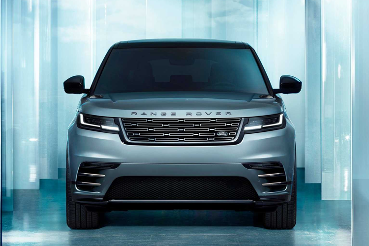 So với phiên bản cũ, ngoại hình của Range Rover Velar 2024 không có nhiều sự nâng cấp đáng kể. Nếu quan sát kỹ, có thể nhận ra một số thay đổi nhẹ ở họa tiết đèn pha, mặt ca lăng và cản sau.