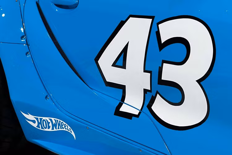 Wood cho biết: “Tôi muốn chào đón Petty đến với Gia đình đua xe Toyota Gazoo, kỷ niệm sự kết nối giữa anh ấy với Legacy Motor Club và tôn vinh Kỷ niệm 75 năm của Gia đình Petty trong lĩnh vực đua xe. Tầm nhìn này hướng tới việc tái tạo tính thẩm mỹ của chiếc Superbird mang tính biểu tượng dưới dạng một chiếc GR Supra hiện đại, và do đó mà chiếc Suprabird đã ra đời”.