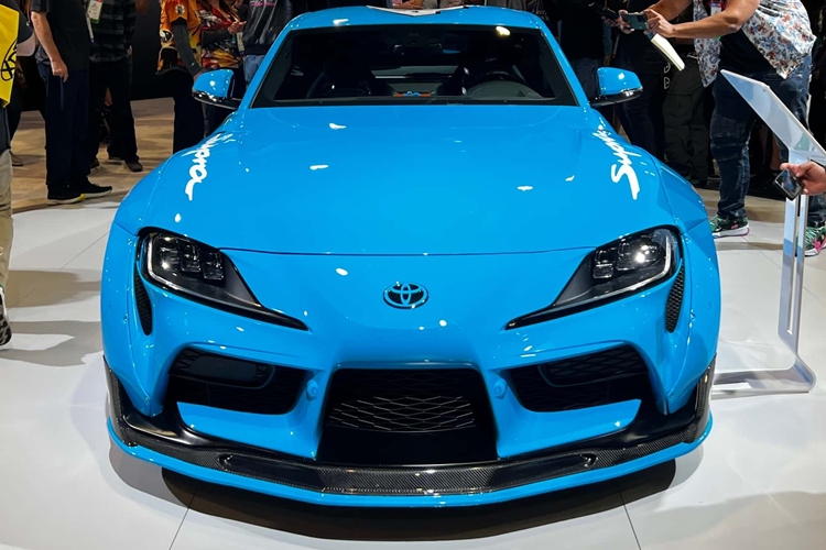 Sau khi được nâng cấp, chiếc Toyota Supra khoác áo NASCAR này được đặt tên là Suprabird và phiên bản độ này mang trên mình lớp sơn màu xanh cổ điển và được trang trí bằng số 43 của Petty trên cửa xe. Legacy Motor Club là phiên bản hiện đại của đội đua NASCAR Petty GMS trước đây.